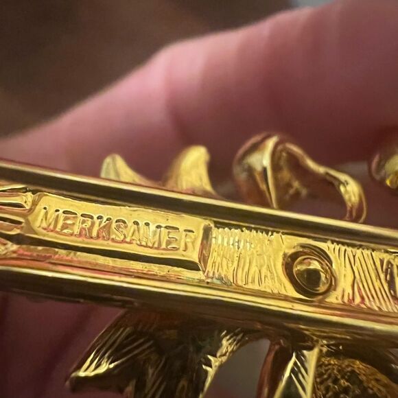 Vintage Gold Tone Signed Merksamer Candy Cane Pin Brooch with Bow & Rhinestones - Picture 2 of 3